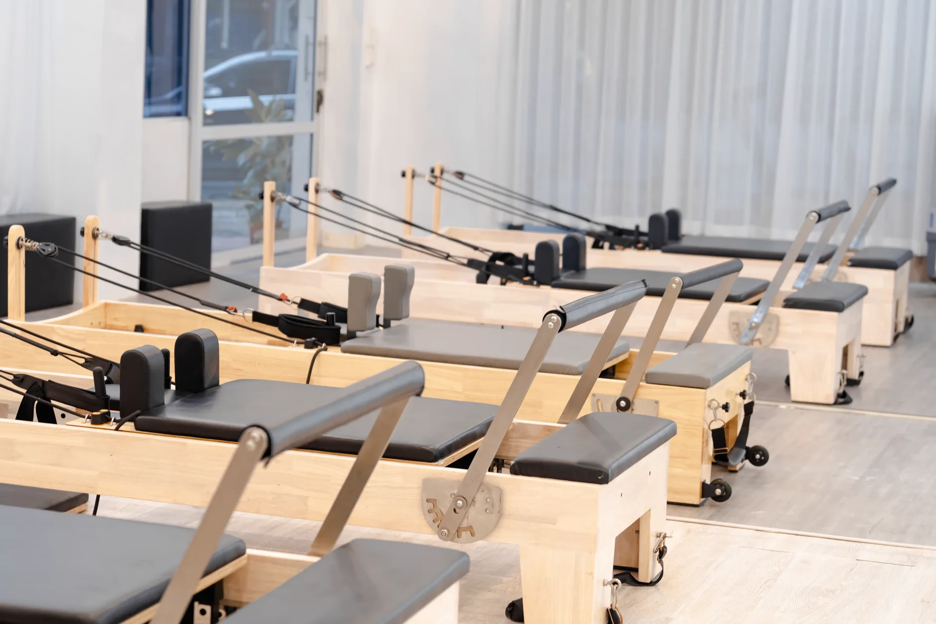 Cómo combinar suelo y máquinas en tu práctica semanal de Pilates