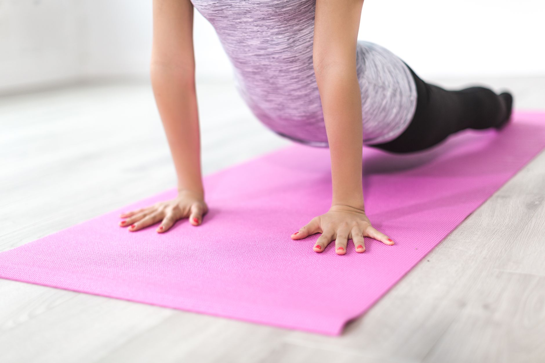 Pilates en casa sin material: cómo montar una rutina honesta desde cero